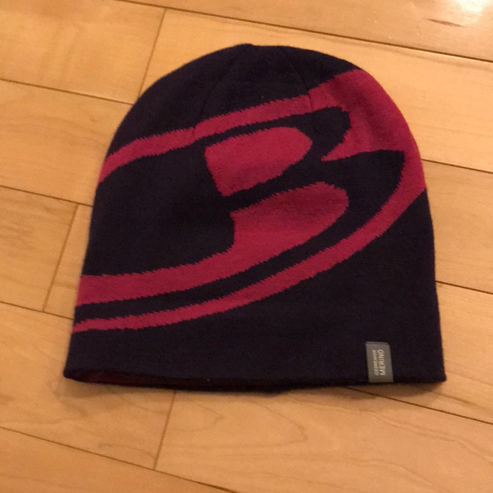 Icebreaker hat deep purple and pink
